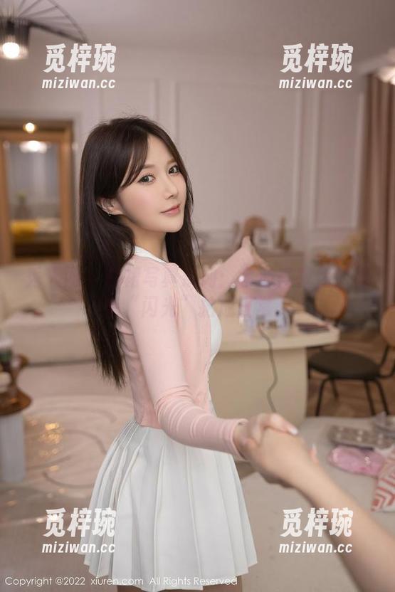秀人网-余心曼 秀人网 - 白裙写真系列:余心曼教你如何把“闪光”拍成日常。