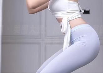 秀人网 – 美图大赏：周波儿在浴室的自由叛逆