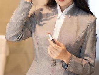 秀人网 – 一边翻看小Kiki姐姐的高清写真集，也在左思右想她的日常是怎样的？