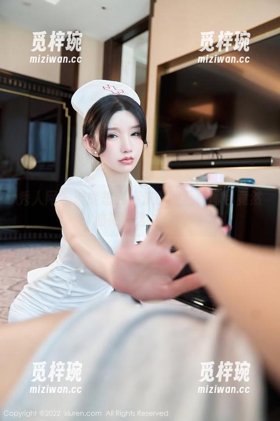 秀人网 - 谁能想到小沫琳的私房图包竟然油亮得这么直接