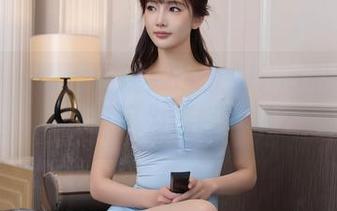 秀人网 – 眼镜再现！白白Alina最新分享，谁说只为清晰视线？