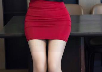 秀人网 – 美七mia在黑丝蕾丝中徘徊，图包里的喧嚣与温柔