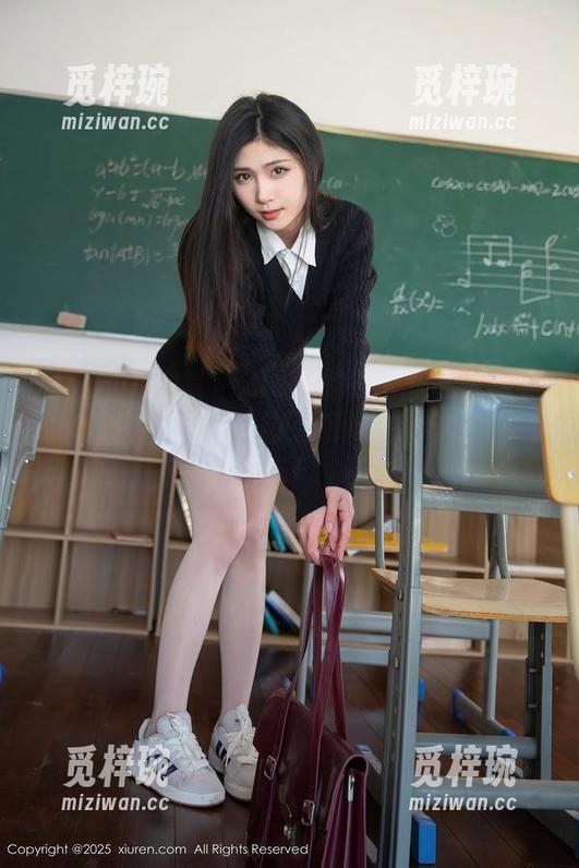 秀人网-陶喜乐_lele 秀人网 - 陶喜乐_lele的办公室高清写真:真心没有想到,办公可以拍得这么有气质!