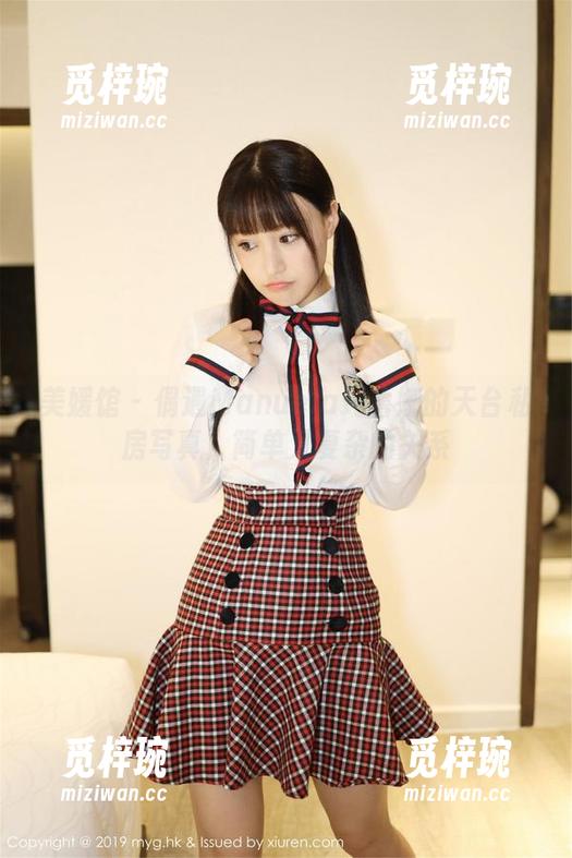 美媛馆-Manuela玛鲁娜 美媛馆 - 偶遇Manuela玛鲁娜的天台私房写真,简单又复杂的关系