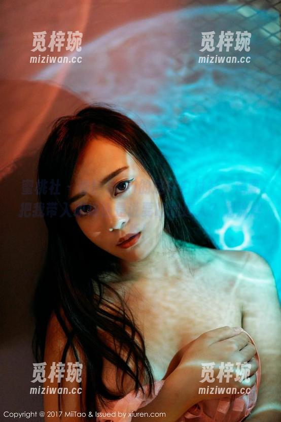 蜜桃社-Suki 蜜桃社 - 看!Suki的这件白衬衫,是要把我带入职场还是说要咄咄逼人?潮流解析!