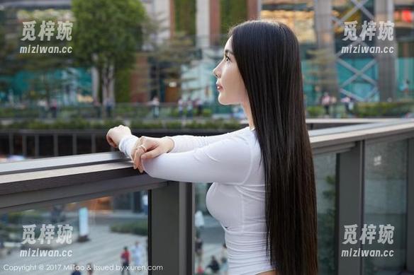 蜜桃社-林柔柔 蜜桃社 - 想要资源?林柔柔这身皮衣可不止是看上去那么简单。