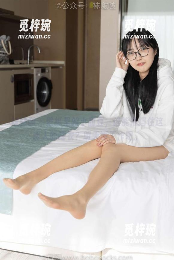 袜啵啵-小甜豆 袜啵啵 - 壁纸里的小甜豆,谁能抵挡住这诱人的睡衣?明天再工作吧。