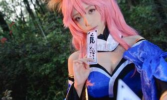 青青子Js的夏天新作，分享出镜的都是怎样的果敢和夏意！