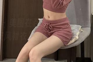 微密圈 – 美图在召唤，黎允熙baby穿上女友风衬衣显得格外有‘风范’！